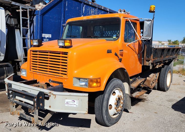 image for item DC6216 2002 International 4700  flatbed truck