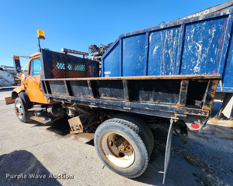 image for item DC6216 2002 International 4700  flatbed truck