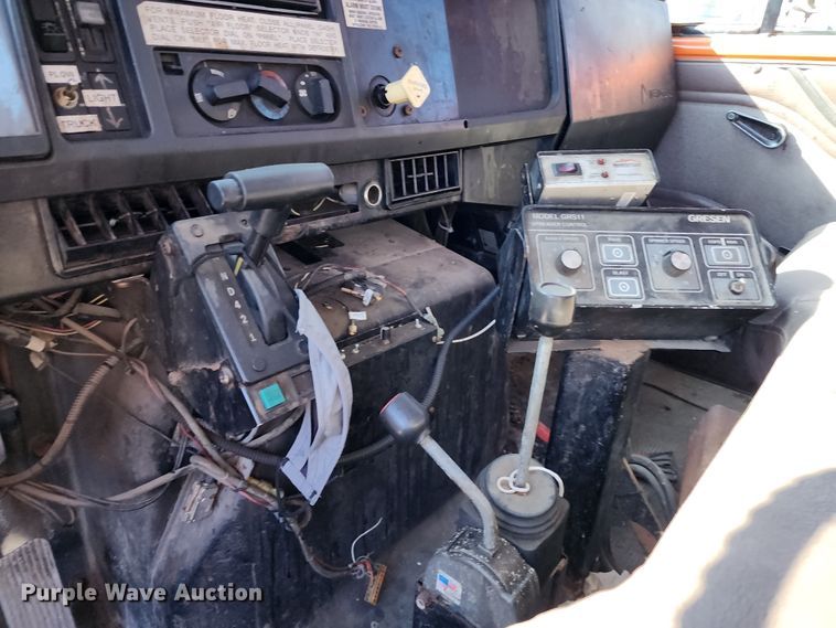 image for item DC6216 2002 International 4700  flatbed truck