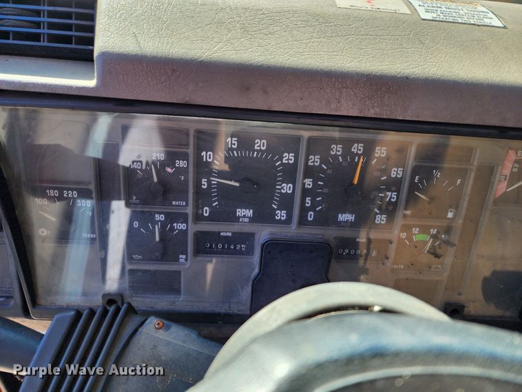 image for item DC6216 2002 International 4700  flatbed truck