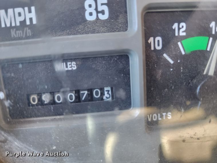 image for item DC6216 2002 International 4700  flatbed truck