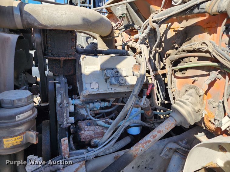 image for item DC6216 2002 International 4700  flatbed truck