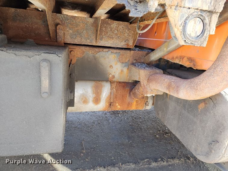 image for item DC6216 2002 International 4700  flatbed truck