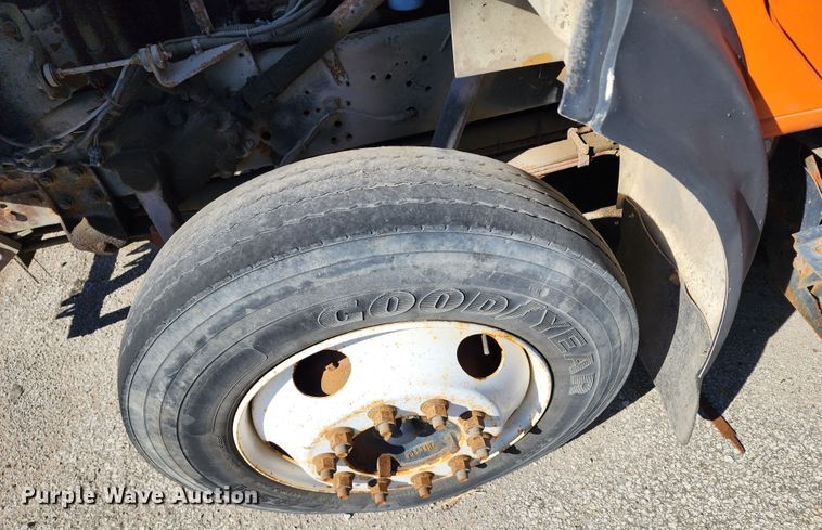 image for item DC6216 2002 International 4700  flatbed truck