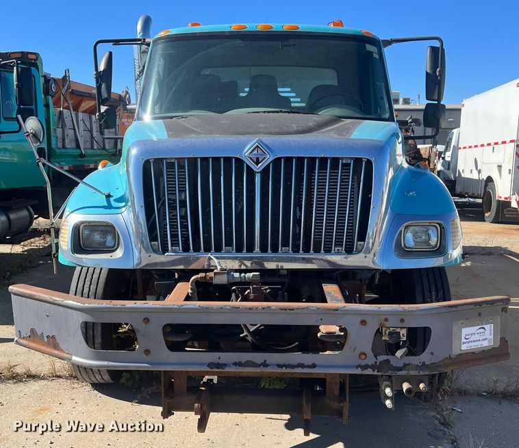 image for item DC6218 2007 International 7300  dump truck