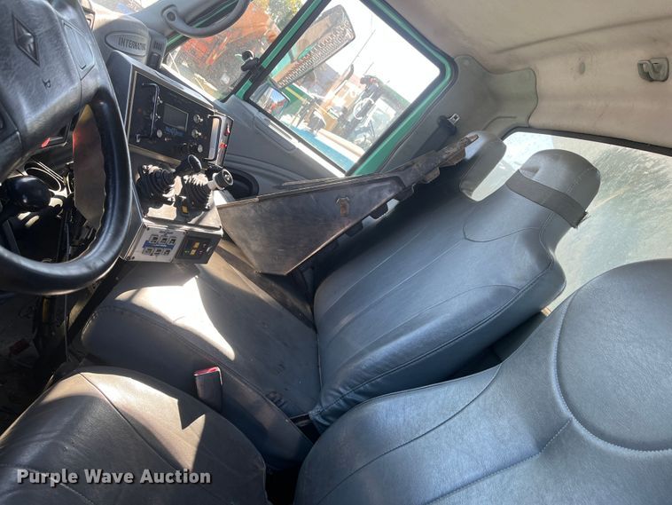 image for item DC6218 2007 International 7300  dump truck