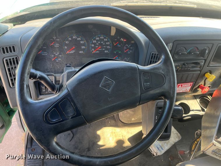 image for item DC6218 2007 International 7300  dump truck