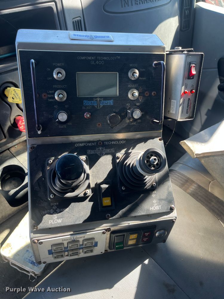 image for item DC6218 2007 International 7300  dump truck