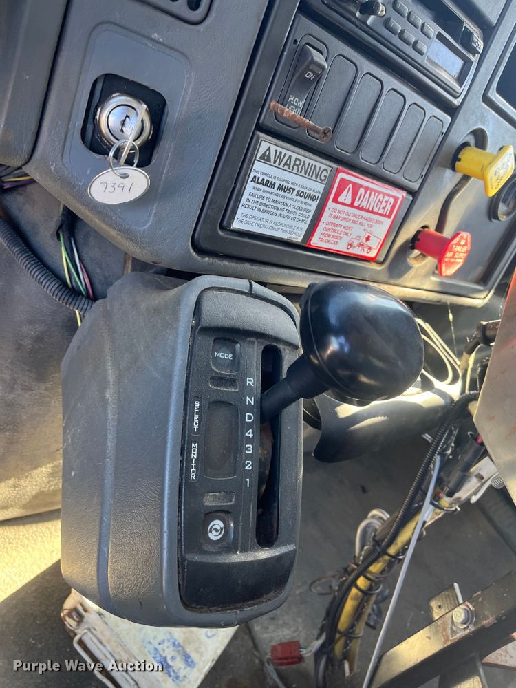 image for item DC6218 2007 International 7300  dump truck