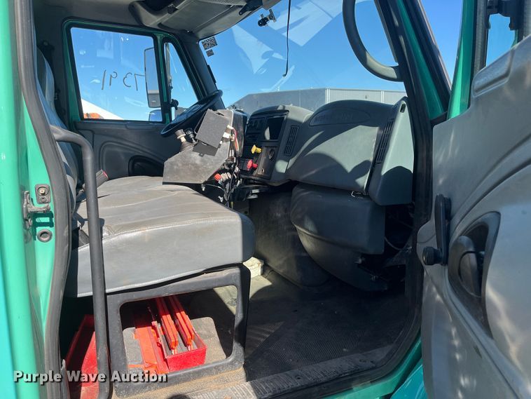 image for item DC6218 2007 International 7300  dump truck