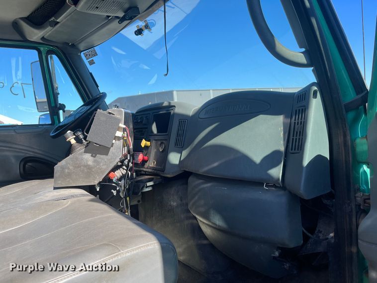 image for item DC6218 2007 International 7300  dump truck