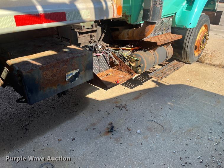 image for item DC6218 2007 International 7300  dump truck