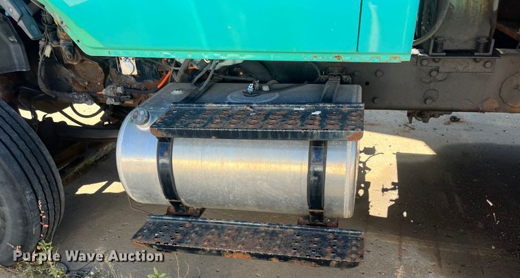 image for item DC6218 2007 International 7300  dump truck