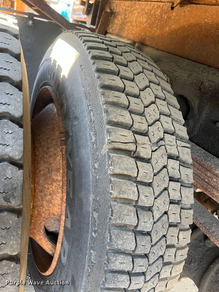 image for item DC6218 2007 International 7300  dump truck