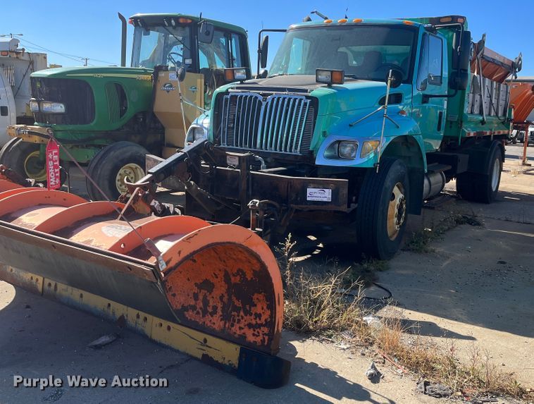 image for item DC6219 2007 International 7400  dump truck