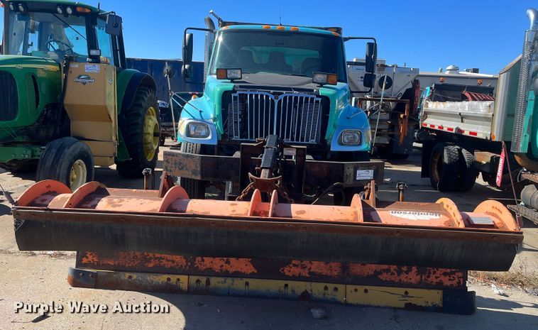 image for item DC6219 2007 International 7400  dump truck