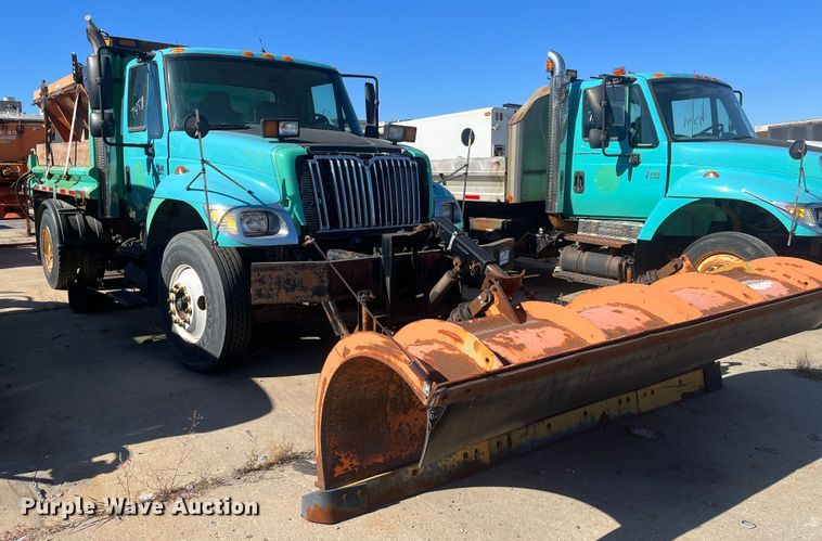 image for item DC6219 2007 International 7400  dump truck