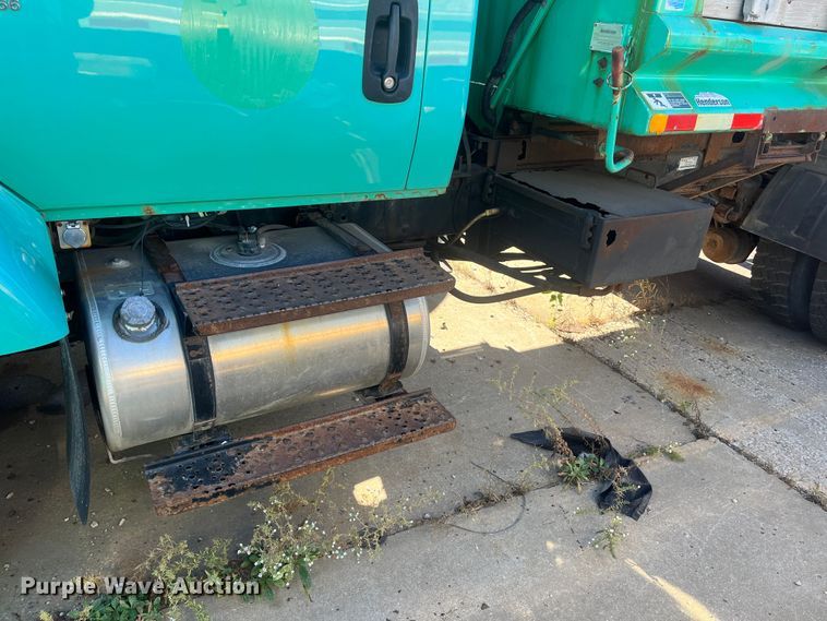 image for item DC6219 2007 International 7400  dump truck