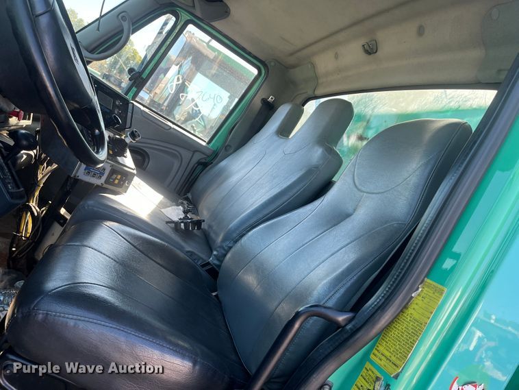 image for item DC6219 2007 International 7400  dump truck