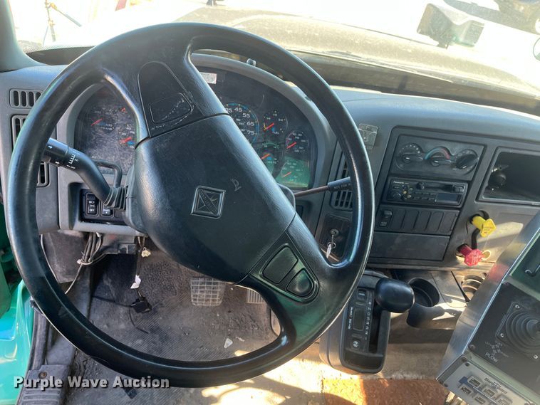 image for item DC6219 2007 International 7400  dump truck