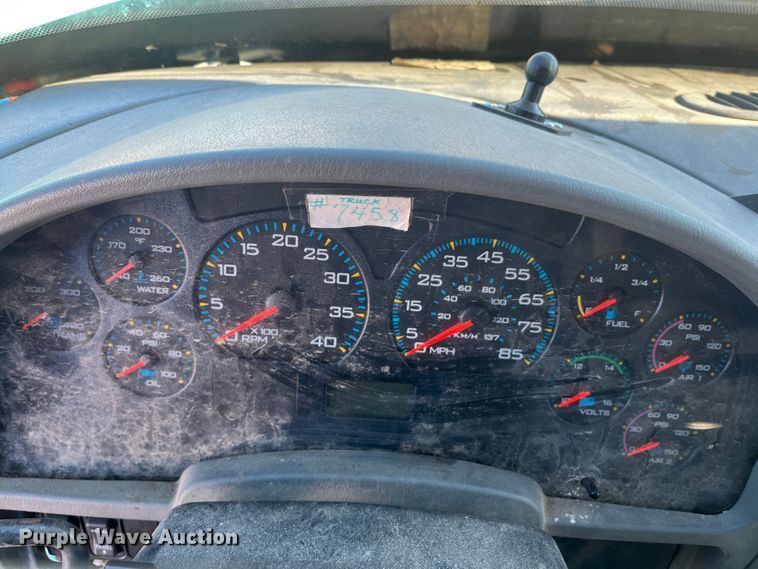 image for item DC6219 2007 International 7400  dump truck