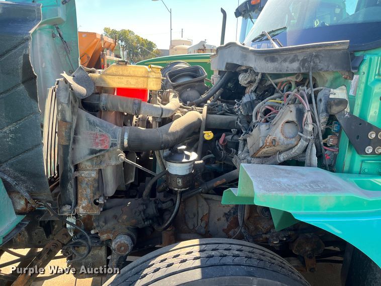 image for item DC6219 2007 International 7400  dump truck