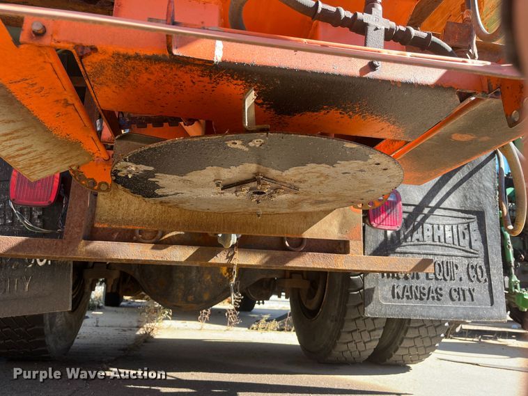 image for item DC6219 2007 International 7400  dump truck