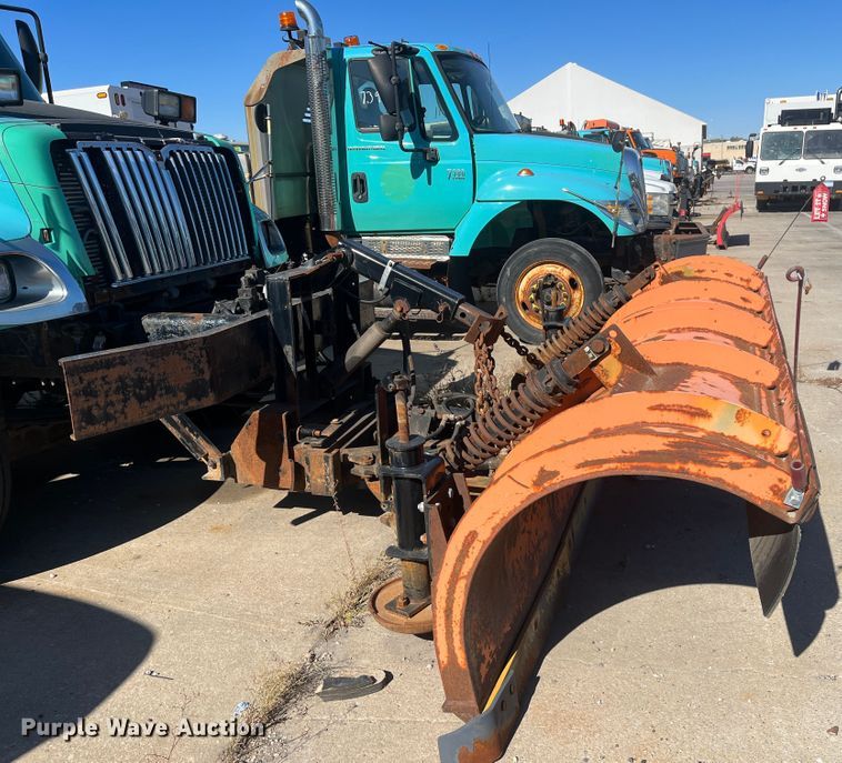 image for item DC6219 2007 International 7400  dump truck