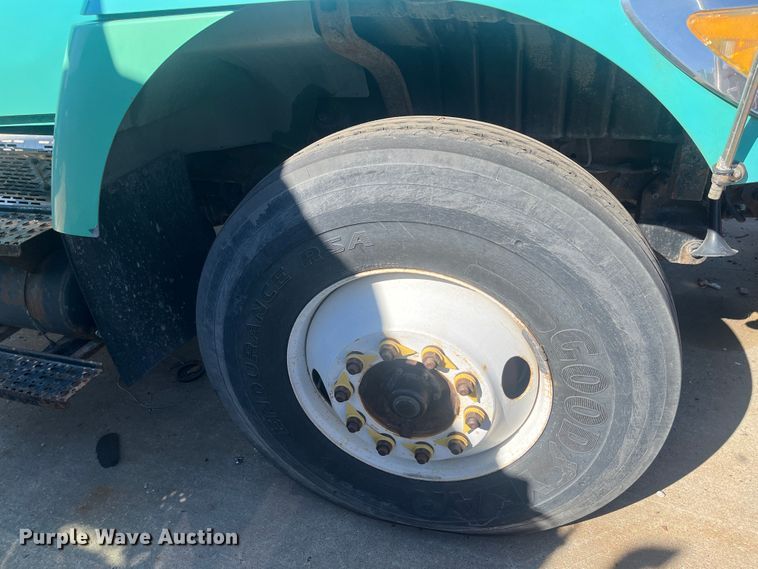 image for item DC6219 2007 International 7400  dump truck