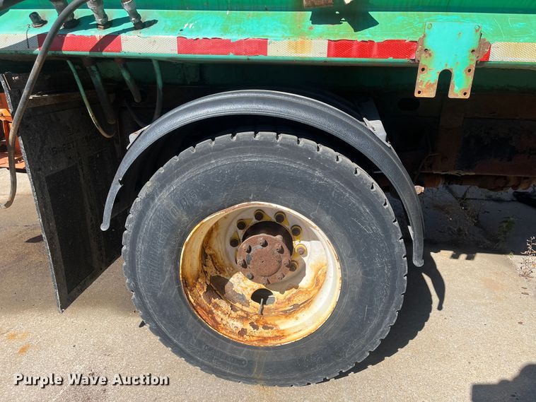 image for item DC6219 2007 International 7400  dump truck