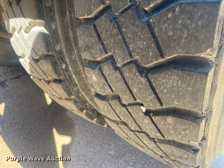 image for item DC6219 2007 International 7400  dump truck