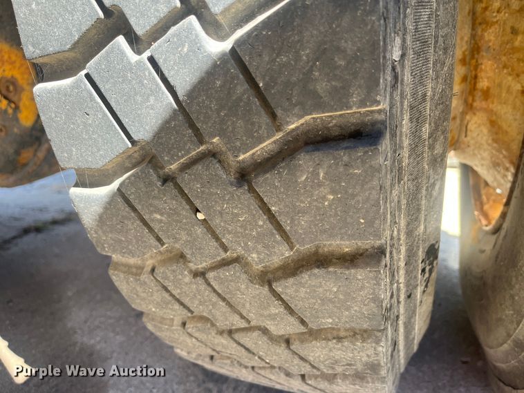 image for item DC6219 2007 International 7400  dump truck