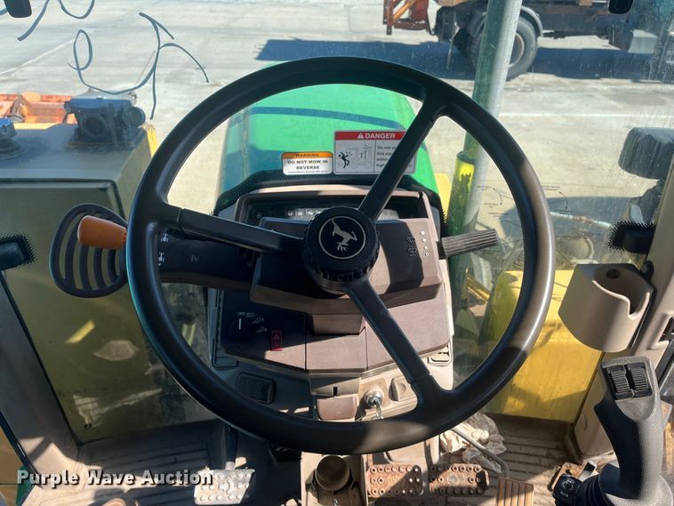 image for item DC6220 2006 John Deere 7420  tractor