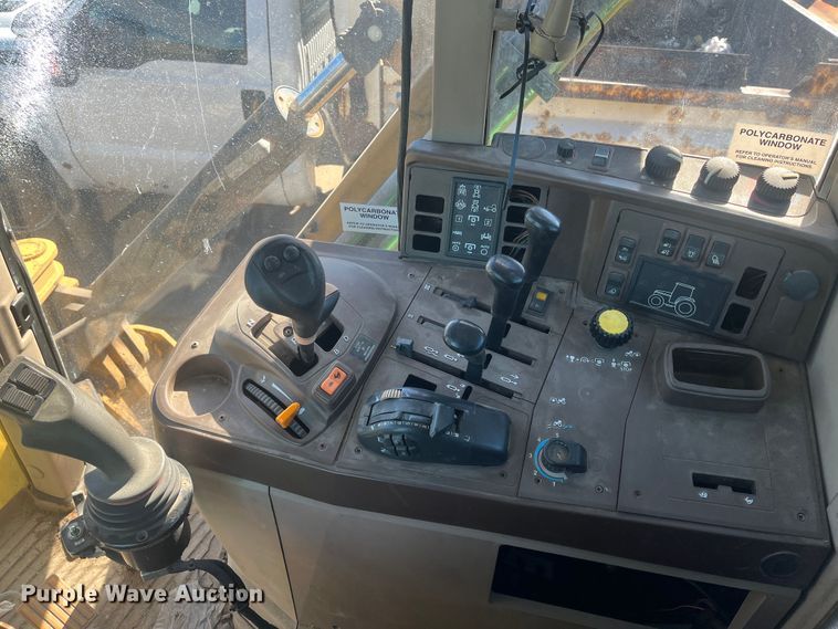 image for item DC6220 2006 John Deere 7420  tractor