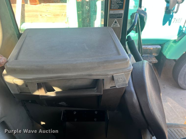 image for item DC6220 2006 John Deere 7420  tractor