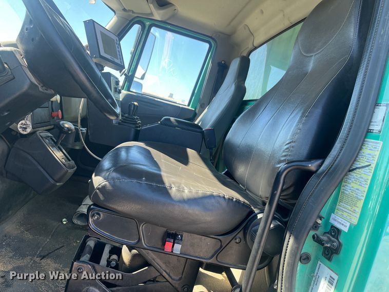 image for item DC6221 2009 International WorkStar 7400  dump truck