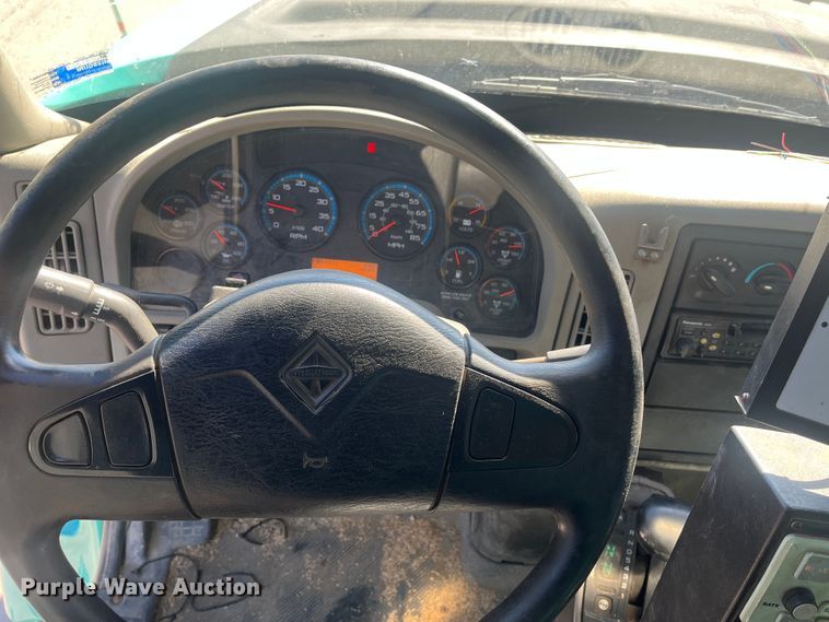 image for item DC6221 2009 International WorkStar 7400  dump truck