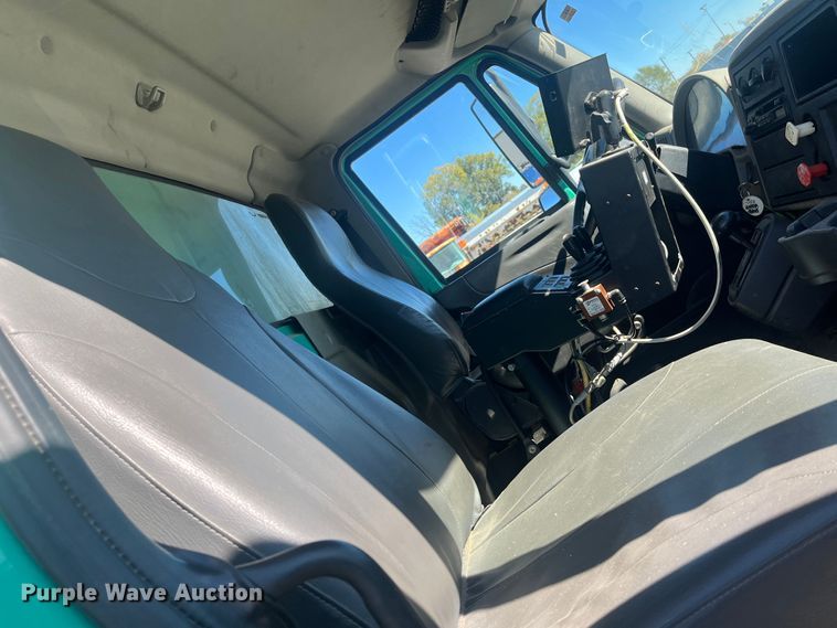 image for item DC6221 2009 International WorkStar 7400  dump truck