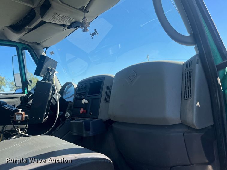 image for item DC6221 2009 International WorkStar 7400  dump truck