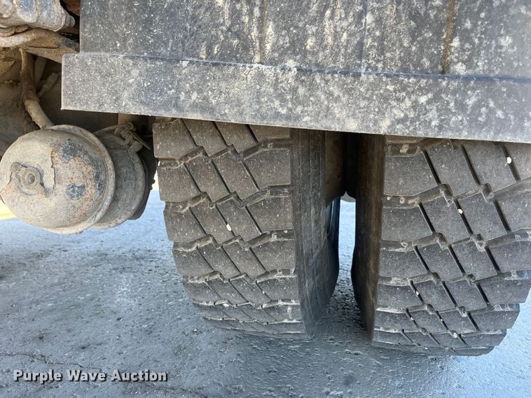 image for item DC6221 2009 International WorkStar 7400  dump truck