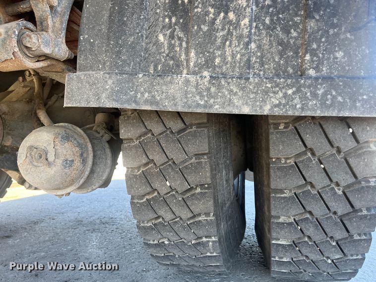 image for item DC6221 2009 International WorkStar 7400  dump truck