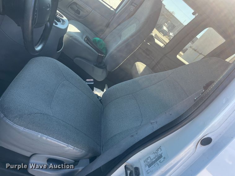 image for item DC6222 2000 Ford E350 Super Duty XL  van