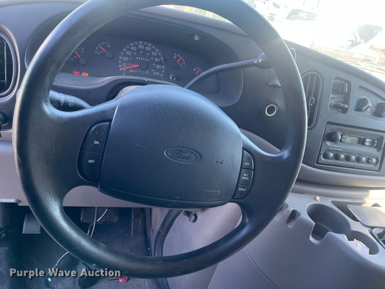 image for item DC6222 2000 Ford E350 Super Duty XL  van
