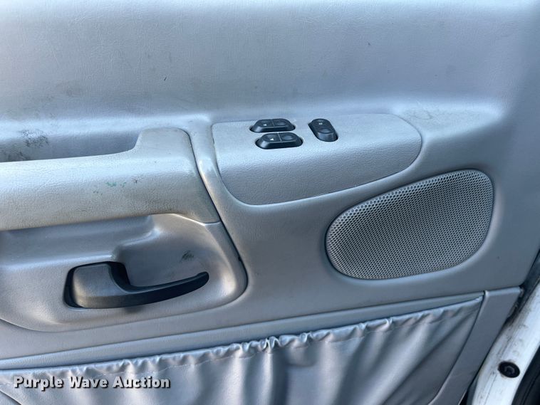 image for item DC6222 2000 Ford E350 Super Duty XL  van