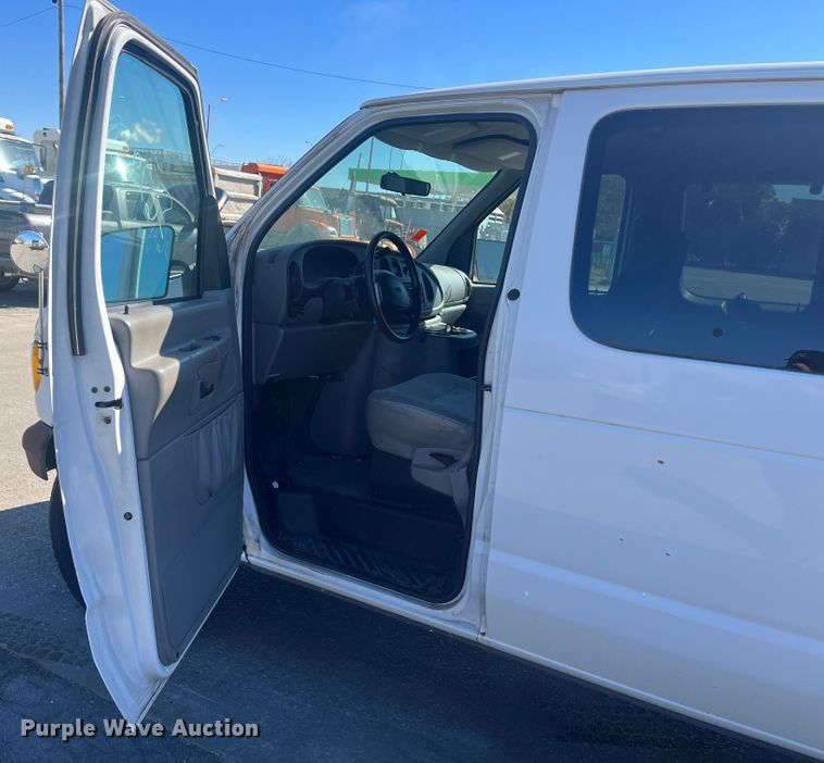 image for item DC6222 2000 Ford E350 Super Duty XL  van