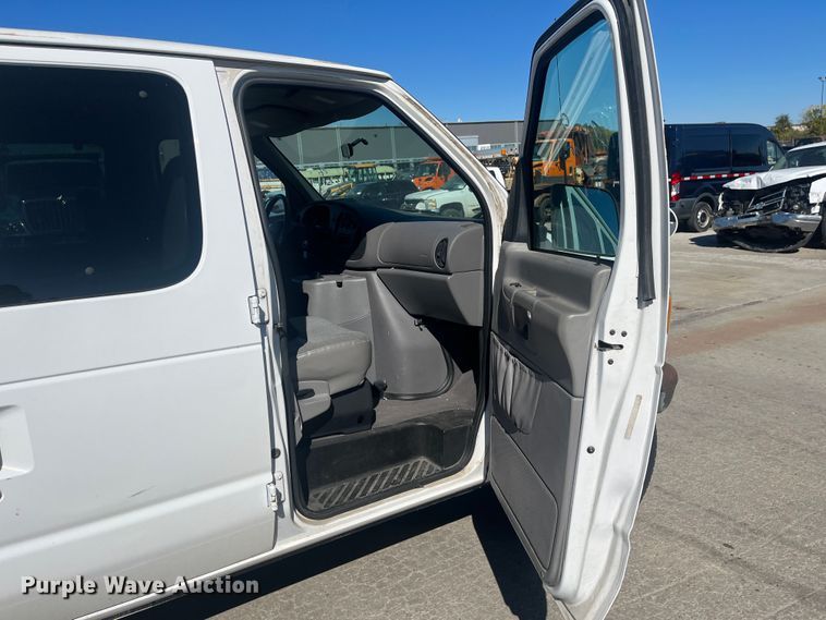 image for item DC6222 2000 Ford E350 Super Duty XL  van