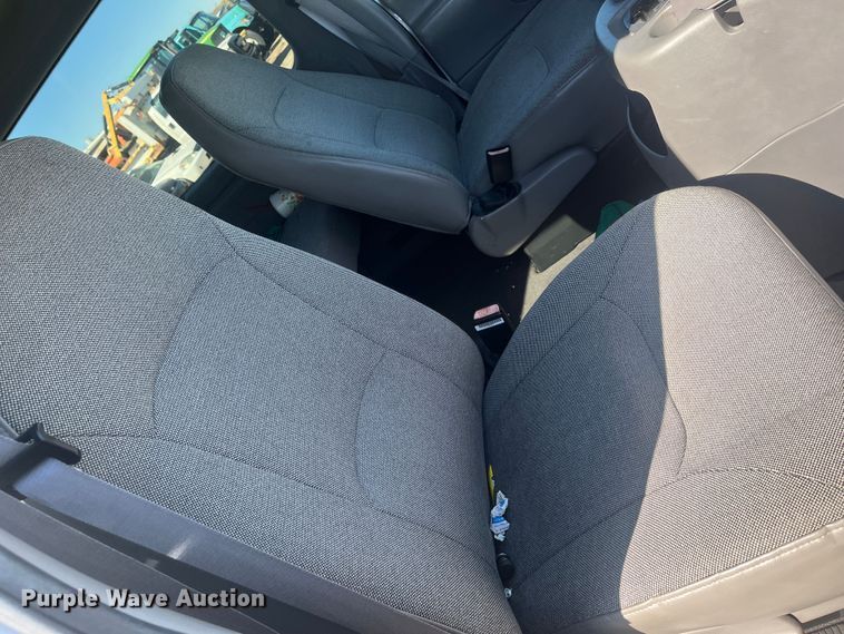 image for item DC6222 2000 Ford E350 Super Duty XL  van