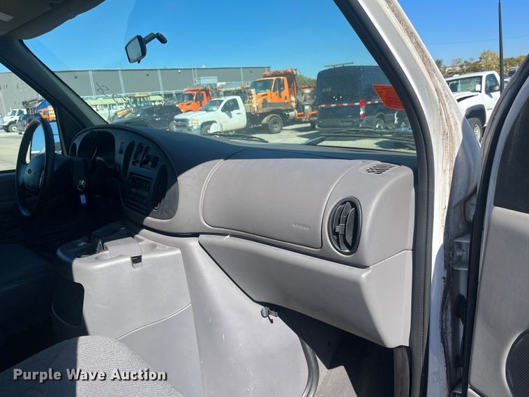 image for item DC6222 2000 Ford E350 Super Duty XL  van