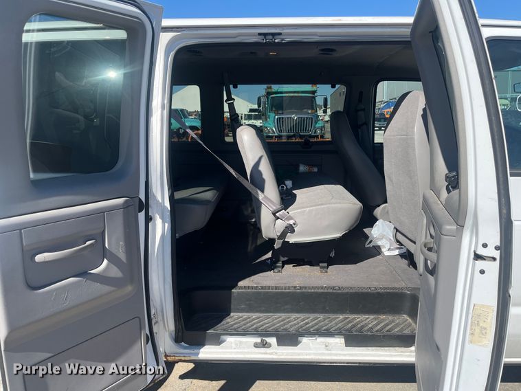 image for item DC6222 2000 Ford E350 Super Duty XL  van