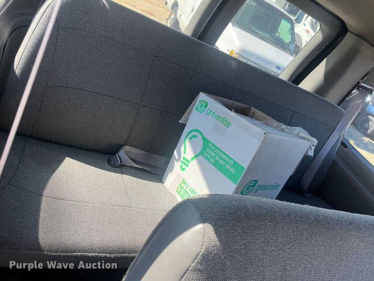 image for item DC6222 2000 Ford E350 Super Duty XL  van